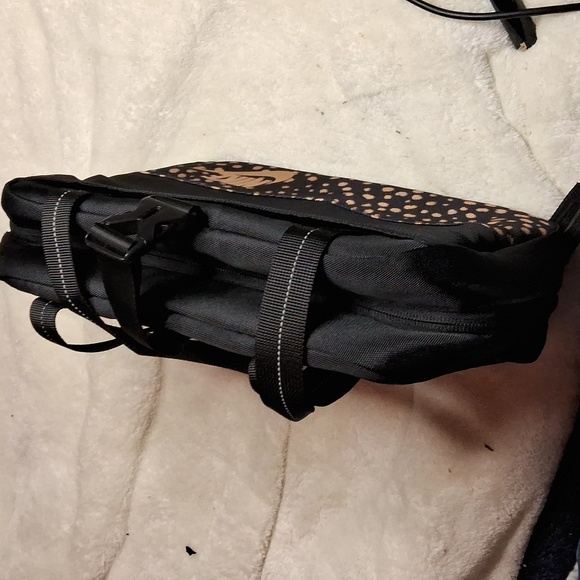 Nike black lunch box clean inside and out - Picture 2 of 4